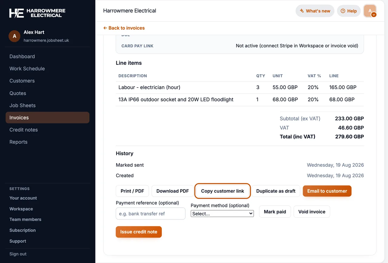 Invoice with Copy customer link on a computer